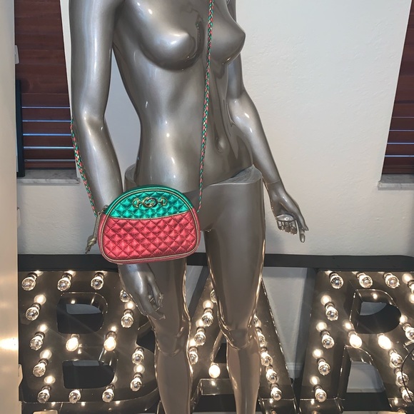 New Gucci Trapuntata shoulder bag with logo. Comes with dust bag. Never used! - Picture 7 of 10